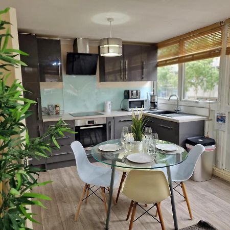2 Bedrooms Flat In Great Location! London Eksteriør billede