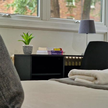 2 Bedrooms Flat In Great Location! London Eksteriør billede