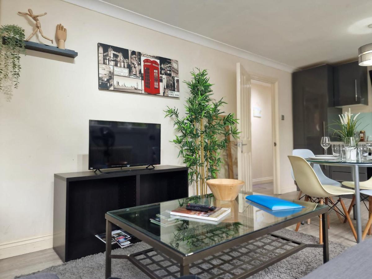 2 Bedrooms Flat In Great Location! London Eksteriør billede