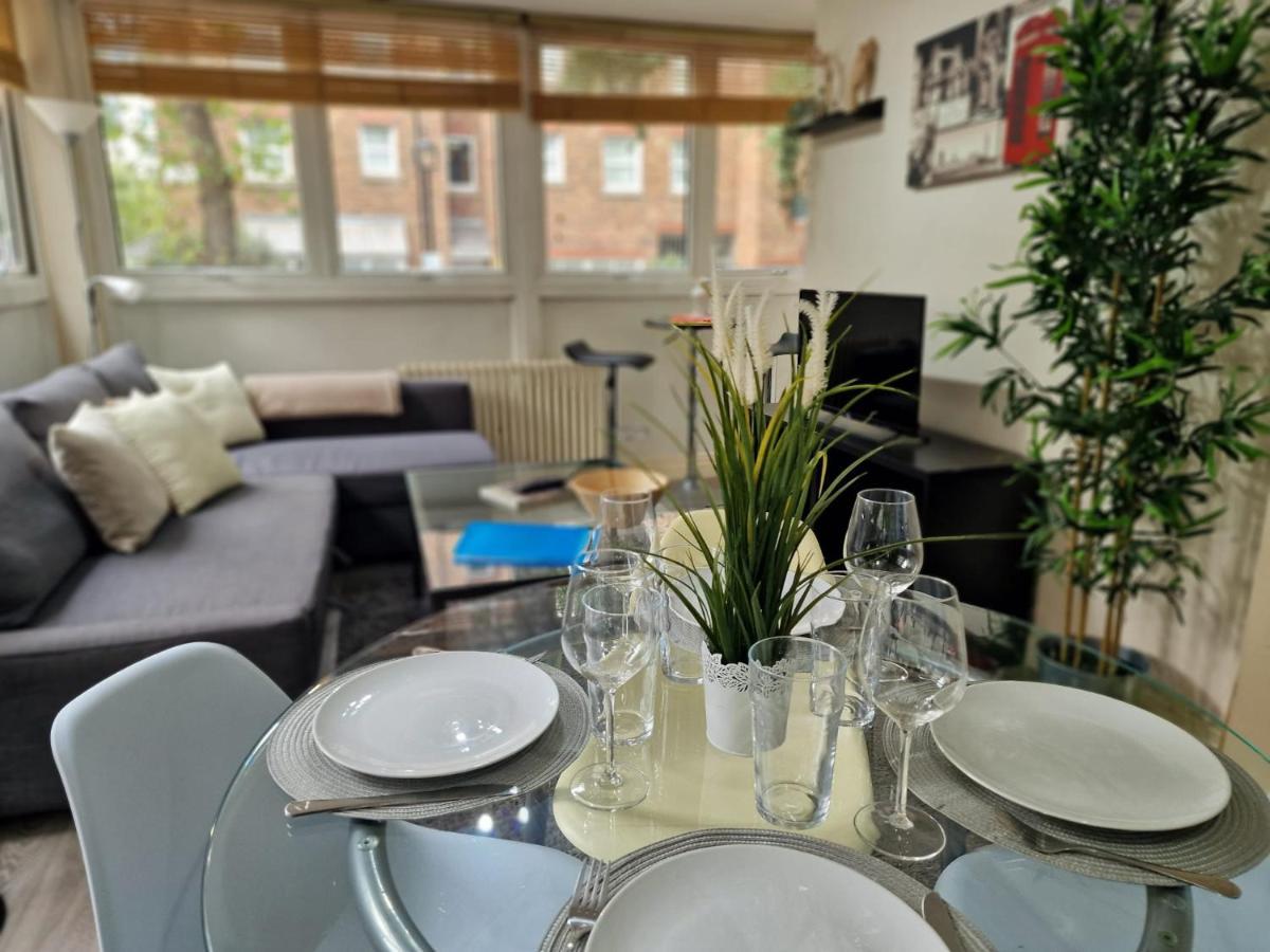2 Bedrooms Flat In Great Location! London Eksteriør billede