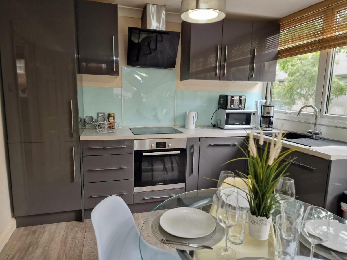 2 Bedrooms Flat In Great Location! London Eksteriør billede